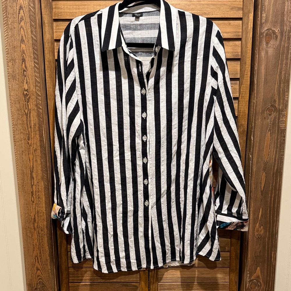 Shana XL Vertical Striped Black and White Shirt with abstract art on the back